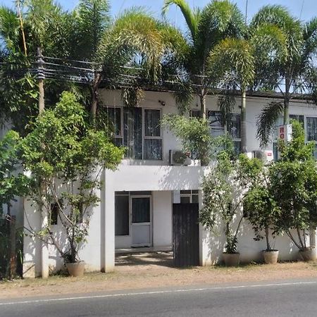 Saragama Holiday Resort Kurunegala Luaran gambar