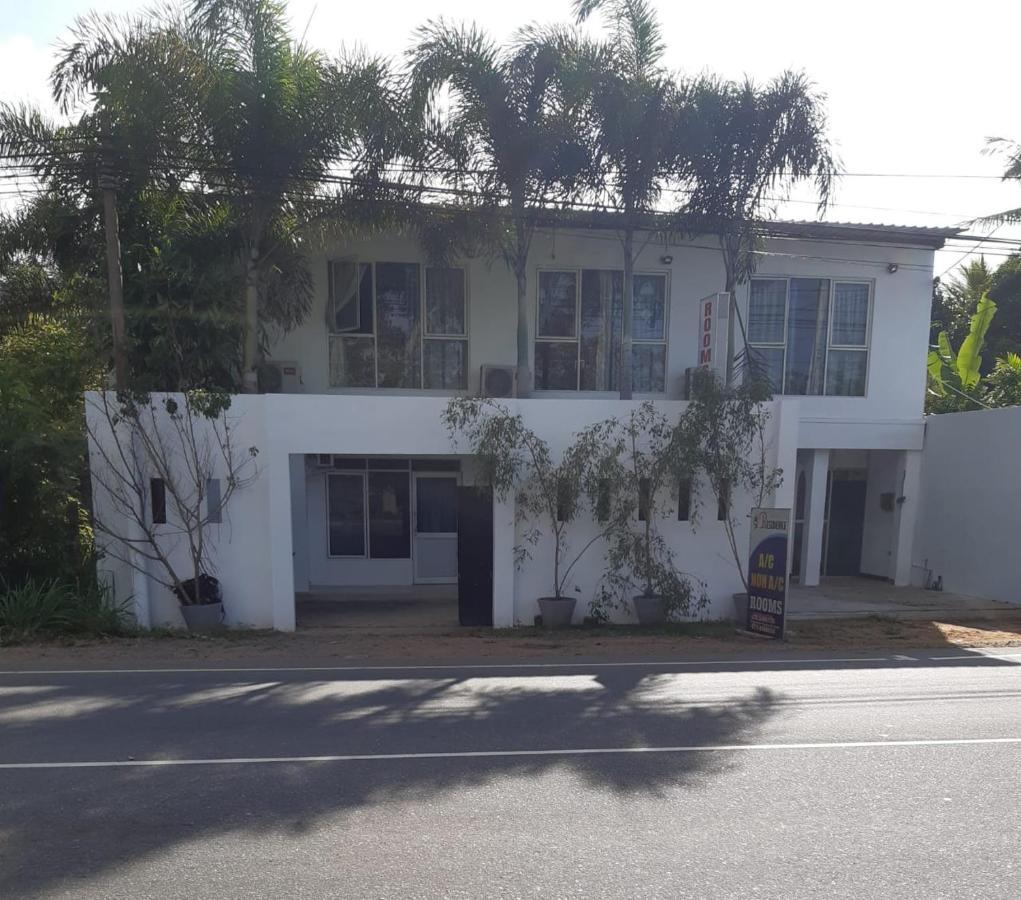 Saragama Holiday Resort Kurunegala Luaran gambar